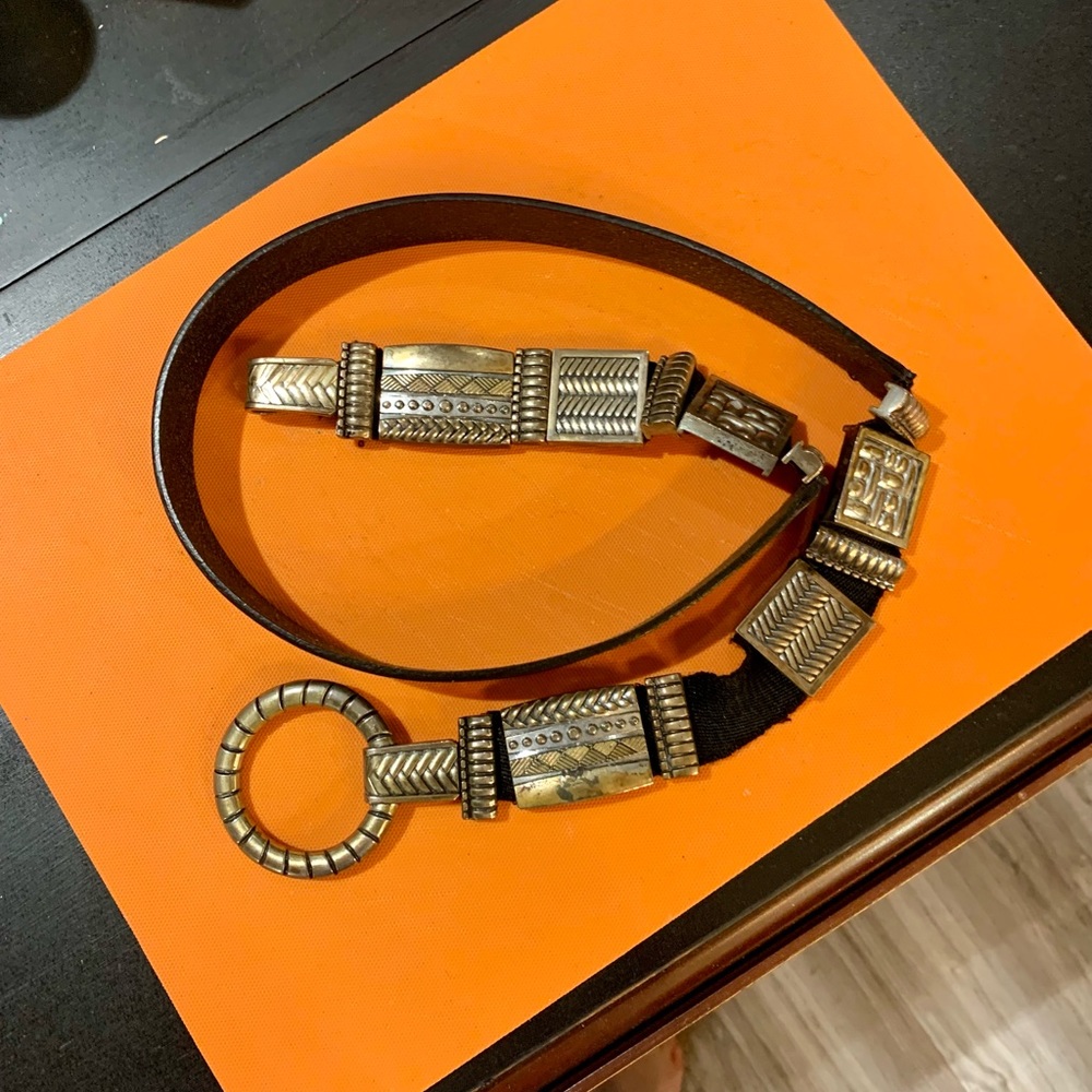 Chicos genuine leather expandable with silver trim belt! A must have accessory!